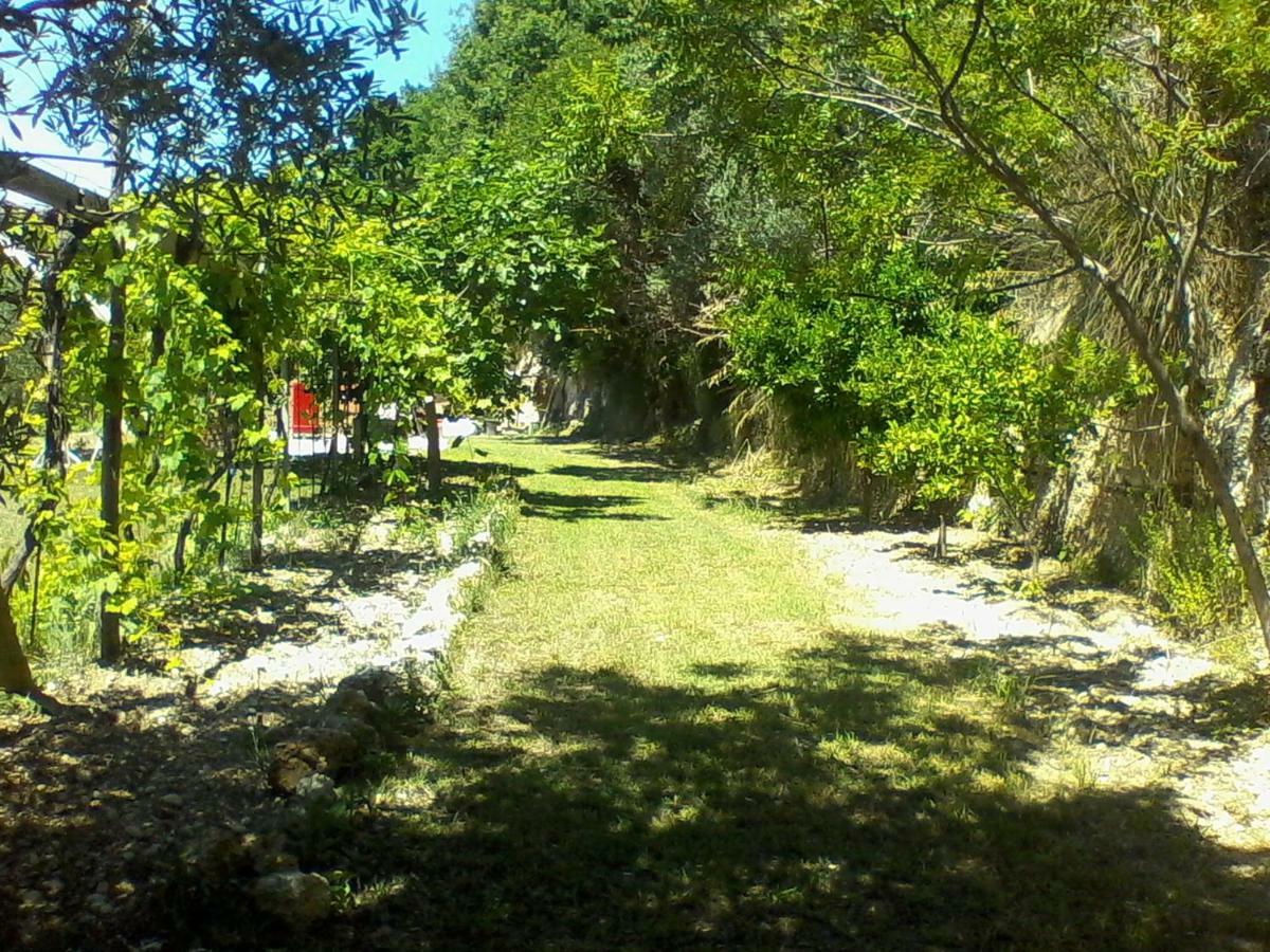 The Country Path B&B Toffia Exterior foto